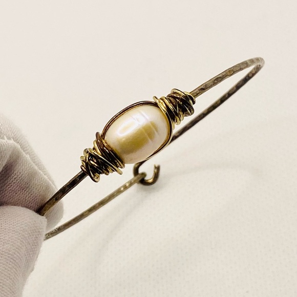 EUC Custom Made Twisted Wire Pearl Bracelet - Picture 10 of 14